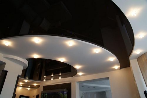Черный натяжной потолок: фото белого в интерьере, глянец и матовый с рисунком, дизайн и цвета