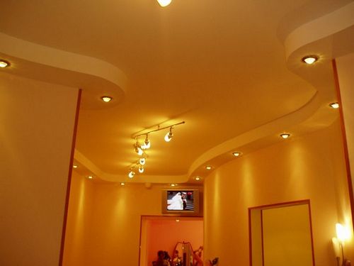 Дизайн потолков из гипсокартона в коридоре, фото и варианты оформления