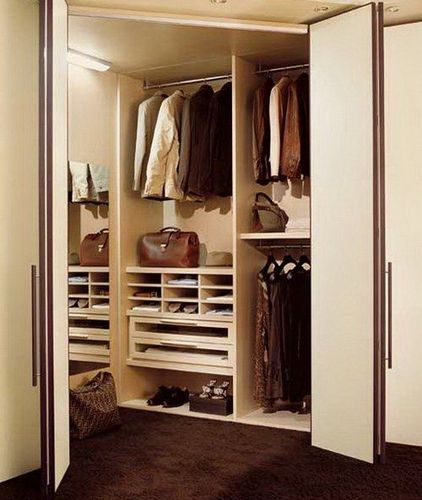 Двери в гардеробную (75 фото): складные и гармошкой для комнаты, книжка и жалюзийные, откатные и распашные