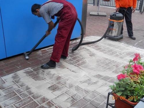 Как очистить тротуарную плитку от цемента, высолов, жирных пятен и других загрязнений