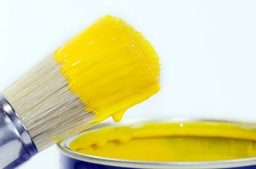 Как покрасить потолочный плинтус