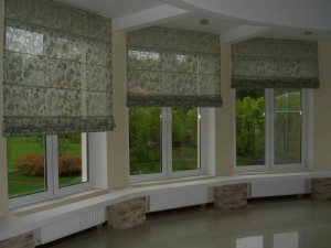 Как выбрать шторы на лоджию, фото штор на балконе: рулонные, римские, своими руками