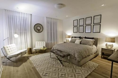 Ковер в спальню (59 фото): белые овальные коврики на пол, небольшие дорожки