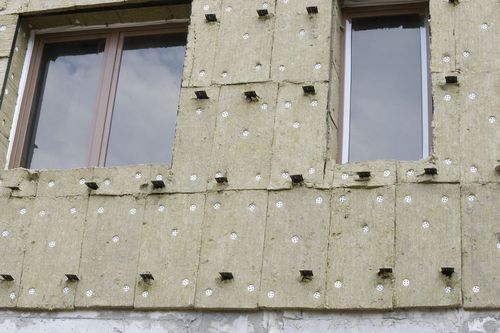 Материалы для утепления стен снаружи: характеристики, способы крепления на фасад