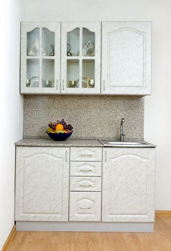 Напольный кухонный шкаф (84 фото): высота шкафа для посуды в кухне эконом-класса