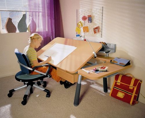 Письменный стол с полками (51 фото): школьные модели для дома с ящиками и шкафчиками для ученика, угловые столики для школьника
