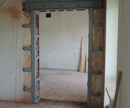Расширение дверного проема: панельный дом расширить, бетонная стена и кирпичная дверь, увеличение несущей