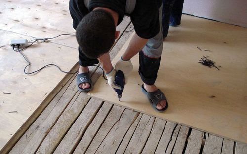 Укладка фанеры на деревянный пол: поверхность по лагам своими руками, ОСБ плита или фанера - что лучше, как стелить подложку