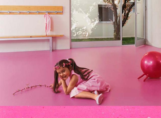 Натуральный линолеум идеально подходит для детских комнат
