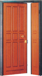 Пример стальной двери с декоративными накладками