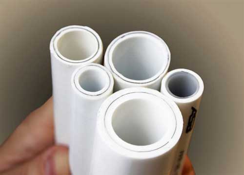 Полипропиленовые трубы с алюминиевым слоем, расположенным посередине или ближе к внутреннему краю трубы