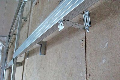 Как крепить панели МДФ к стене: установка на каркас и на клей (без обрешетки)