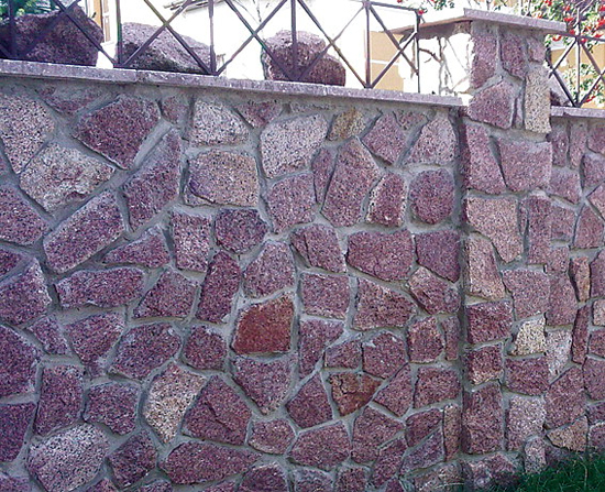 Каменный забор, забор из песчаника