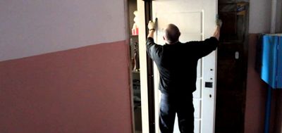 МДФ накладки: обивка металлических дверей, видео-инструкция по монтажу своими руками и фото