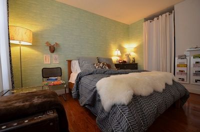 Оформление спальни 12 метров, дизайн-фото интерьеров спален 10 м2, 11, 13 метров, советы по планировке, выбору мебели, штор, цвета отделки, а также стиля