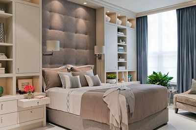 Особенности дизайна узкой спальни, фото оригинальных интерьеров длинных комнат, советы как обставить мебелью узкую спальню, какие выбрать обои