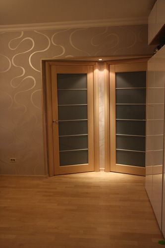 Двери под ламинат (49 фото): как подобрать сочетание пола и дверей цвета орех
