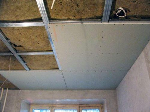 Как крепить гипсокартон к потолку: одному прикрутить, правильный крепеж, видео и способы, как положить