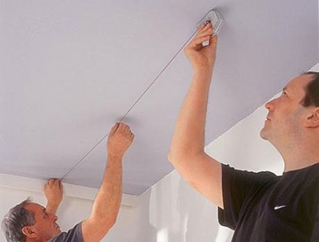 Как наклеить плитку на потолок: диагональный способ для приклеивания