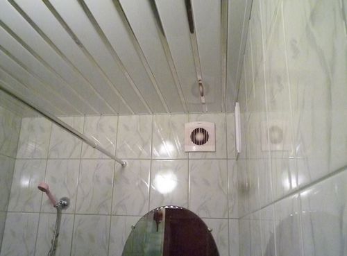 Как сделать подвесной потолок из панелей ПВХ: видео своими руками, навесного фото, в ванной монтаж