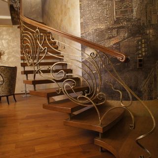 Комбинированные лестницы на второй этаж частного дома: фото сборки модульной конструкции и лестницы на больцах