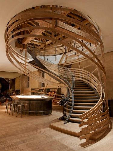 Лестница поворотная: онлайн 3D на 180, чертежи на второй этаж, 90 градусов, фото деревянной площадки, ступени