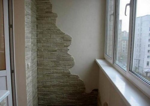 Отделка балкона декоративным камнем: облицовка стен искусственным камнем на лоджии, фото