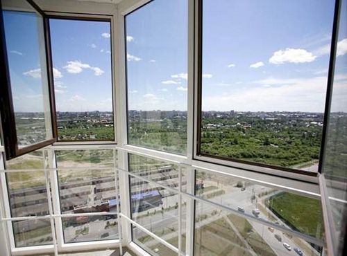 Панорамное остекление балкона: дизайн лоджии с панорамным остеклением