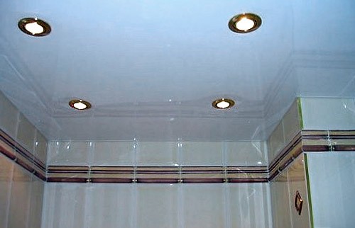 Расположение точечных светильников на натяжном потолке
