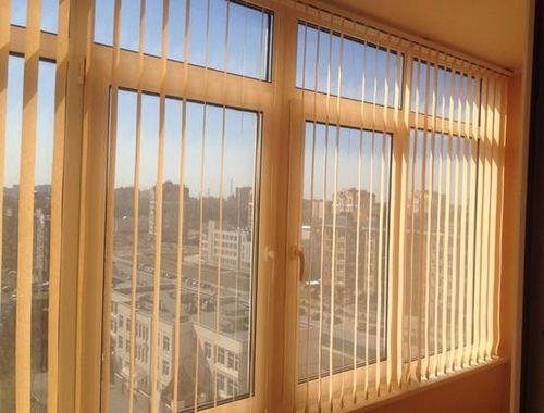 Жалюзи на балкон: какие жалюзи лучше на лоджию