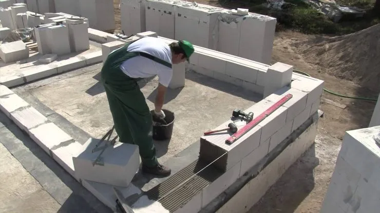 Стены из газобетона: особенности постройки домов и их изоляции (72 фото + видео)