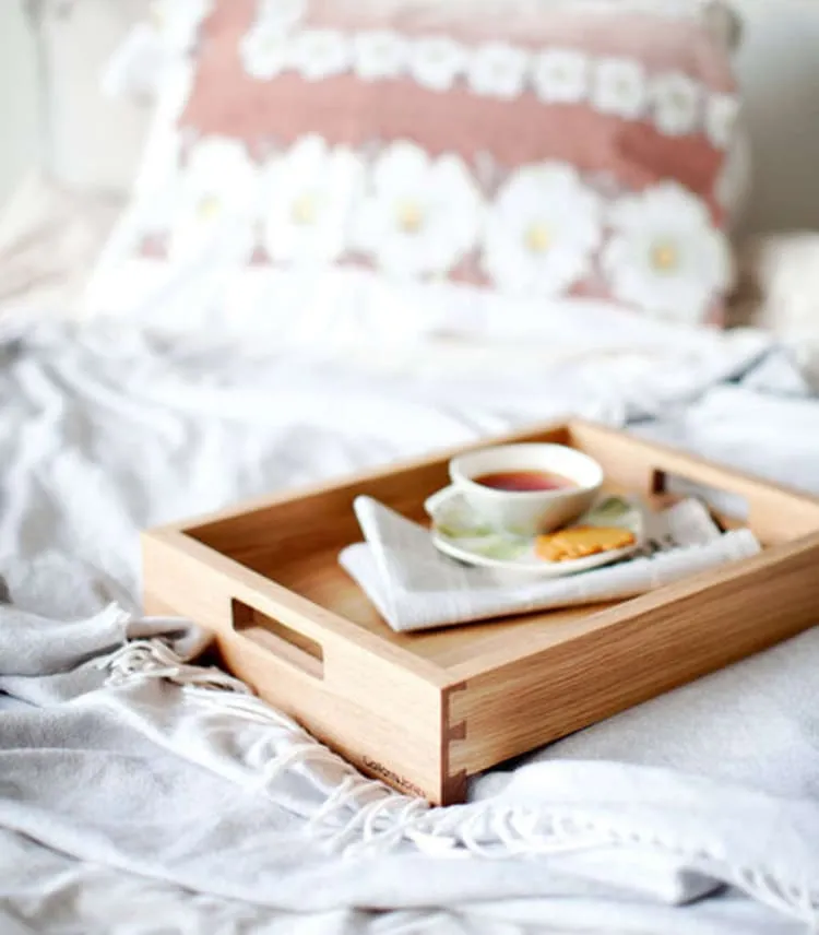 Простейшая конструкция для подачи завтрака в постель
